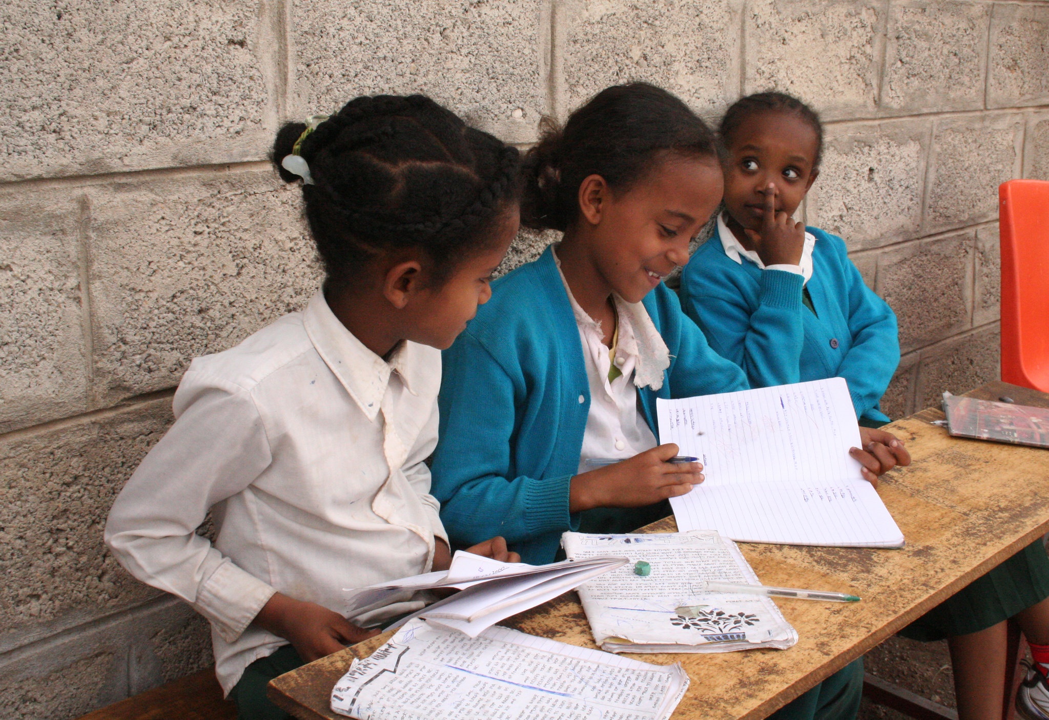 Etiopiska barn i skola.