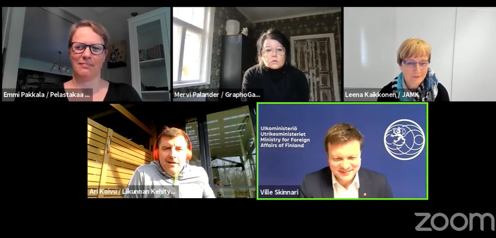 Screenshot av diskussionen: Emmi Pakkala Rädda barnen, Mervi Palander GraphoGame, Leena Kaikkonen JYAMK, Ari Koivu Liike ry och minister Ville Skinnari