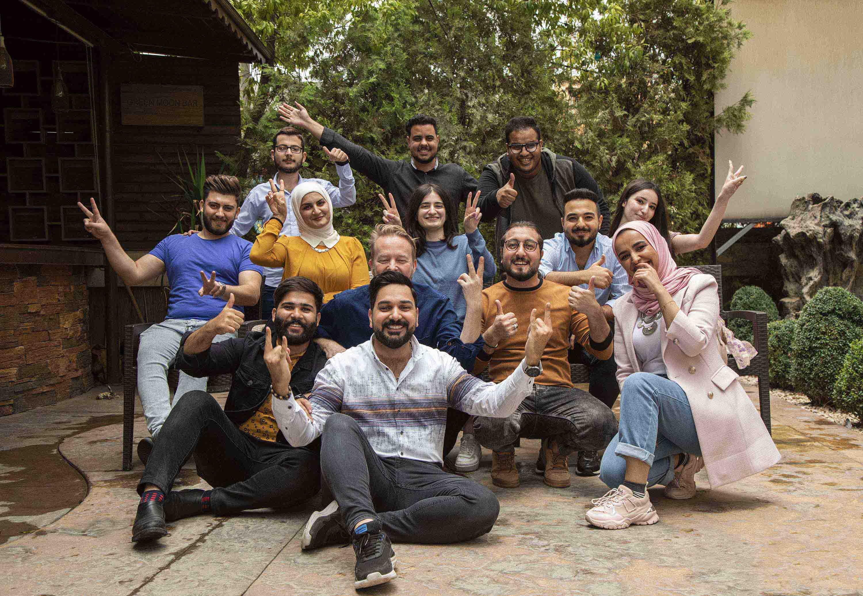 Under programmet Salam får ungdomarna lära känna andra ungdomar från olika bakgrunder, religiösa grupper och städer i Irak. Ungdomarna delar en önskan om att skapa fred och ett bättre samhälle. Bild: Tech4Peace