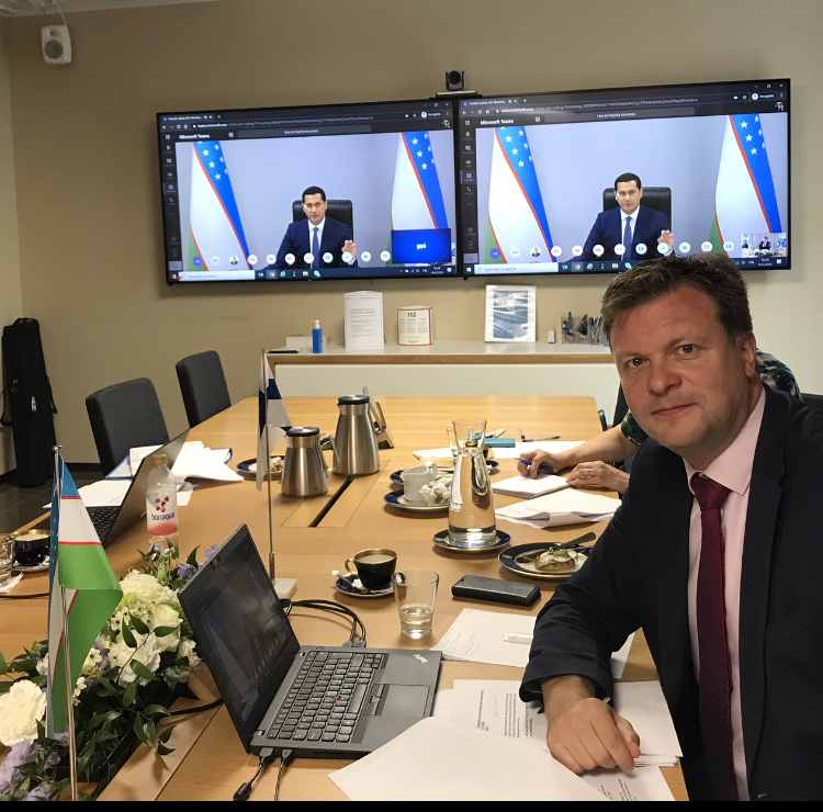 Suomen puheenjohtajana toimi kehitysyhteistyö- ja ulkomaankauppaministeri Ville Skinnari ja Uzbekistanin puheenjohtajana varapääministeri, investointi- ja ulkomaankauppaministeri Sardor Umurzakov. 