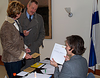 The first voters in Tokyo were Anna-Maria and Kalevi Lehikoinen.
