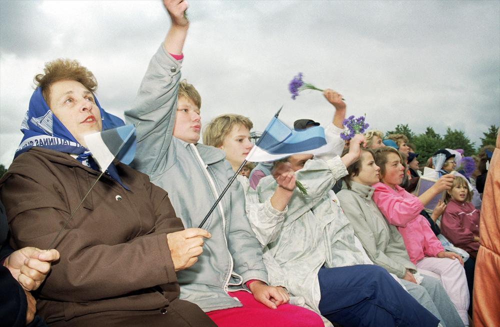 Celebration of Estonia's independence in Tallinn, September 1991. Photo: Lehtikuva / Petri Puromies 