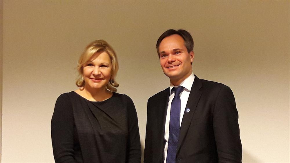 IFC:s vice verkställande direktör Nena Stoiljkovic och utrikeshandels- och utvecklingsminister Kai Mykkänen