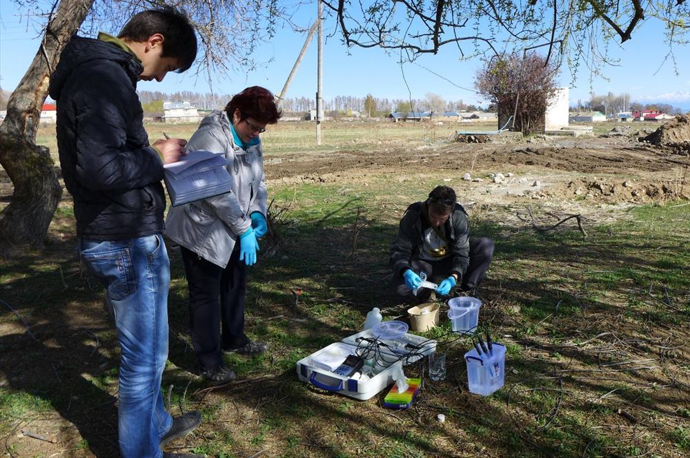 Groundwater measurements in Cholpon-Ata, near Lake Issyk-Kul in Kyrgyzstan in 2016. Picture: Jaana Lohva/Geological Survey of Finland