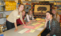 Grupparbete under utbildningskursen 2009. Foto: Helena Selkäinaho