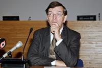 Minister Paavo Väyrynen. Foto: Eero Kuosmanen.