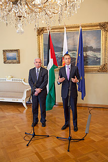 Palestinska myndighetens utrikesminister Al-Malki och utrikesminister Stubb. Foto: Eero Kuosmanen.