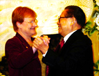 President Tarja Halonen dancing with President Jiang Zemin