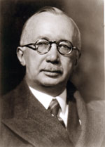Rudolf Holsti, joka oli pariinkin otteeseen Suomen ulkoministerinä (1919-1922 ja 1936-1938).Holsti toimi myös Suomen edustajana Kansainliitossa.