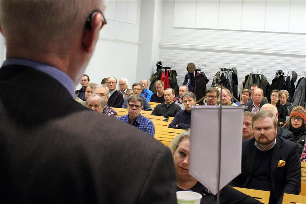 Taloudellisista ulkosuhteista vastaava alivaltiosihteeri Matti Anttonen puhui ehdokkaille Mikkelissä. Kuva: Vesa Häkkinen