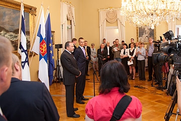 Utrikesminister Stubb och Israels utrikesminister Liberman mötte pressen i statsrådets festvåning. Foto: Raino Heinonen.
