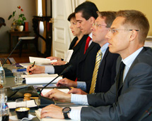 Utrikesministeriets representanter diskuterade under ledning av minister Stubb Finlands FN-strategi med organisationer.