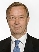Suurlähettiläs Eero Salovaara piti alustuksen Finpron seminaarissa 18.9.2007