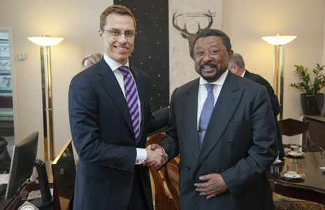 AU:n puheenjohtaja Jean Ping ja ulkoministeri Alexander Stubb, kuva: Eero Kuosmanen