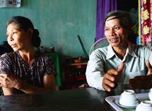 Dong Thu Thien  och Nguyen Thi Thu är födda på 1950-talet och för deras åldersgrupp har jämlikhet inte uppnåtts. Foto: Marja-Leena Kultanen