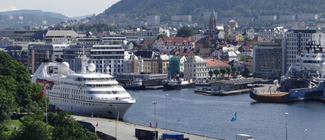 Laivanrakennus on tärkeä elinkeino monelle Norjan rannikkokunnalle. Esimerkiksi Bergen on noussut Norjan tärkeimmäksi laivakaupungiksi, sillä siellä varustamot työllistävät jopa 7 400 henkilöä. Kuva: Gary Bembridge, Flickr.com, ccby 2.0