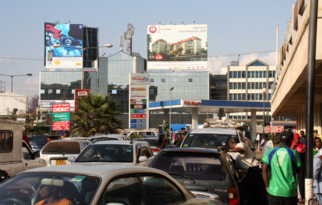 Nairobin katuvilinää, kuva: Laura Rantanen