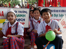 Vietnamilaisia koululaisia. Kuva: Max Holm
