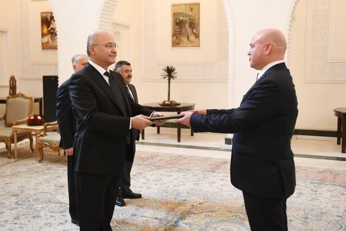 Ambassador Vesa Häkkinen handed over his credentials to President of Iraq Barham Salihi. Photo: Iraqi Presidency